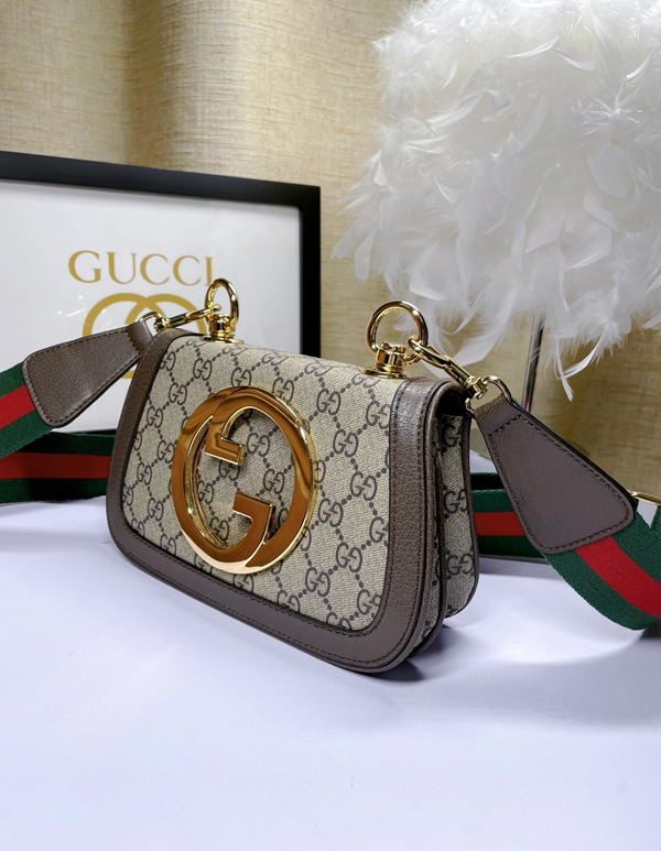 激安グッチバッグコピー背面デザイン